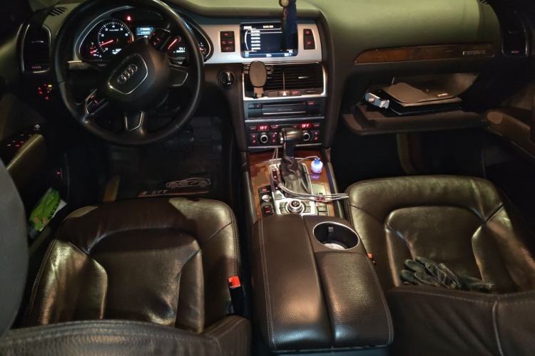 Used Audi Q7 2013 35 TFSI Ambition Edition Center Console