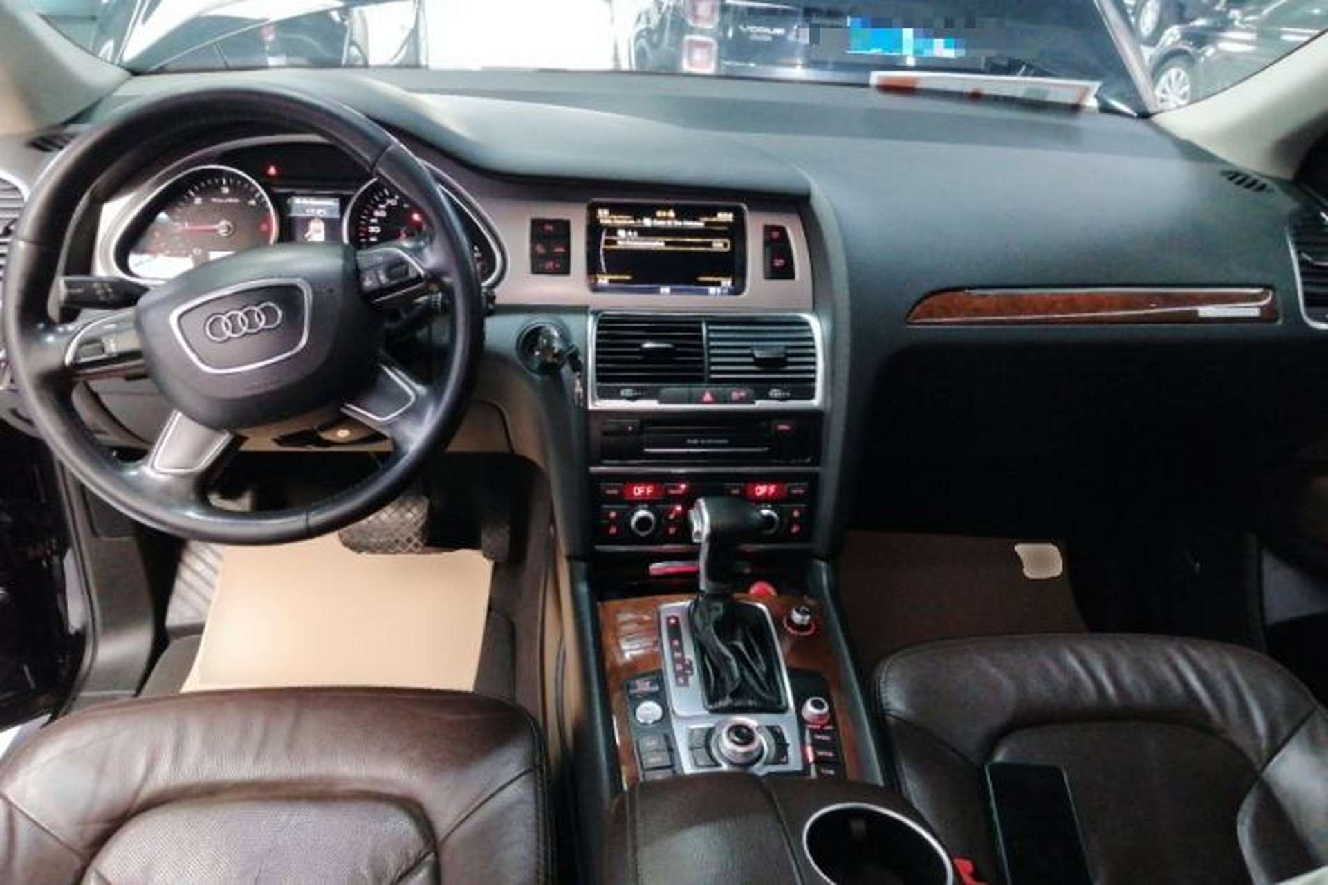 Used Audi Q7 2013 35 TDI Leading Model Center Console