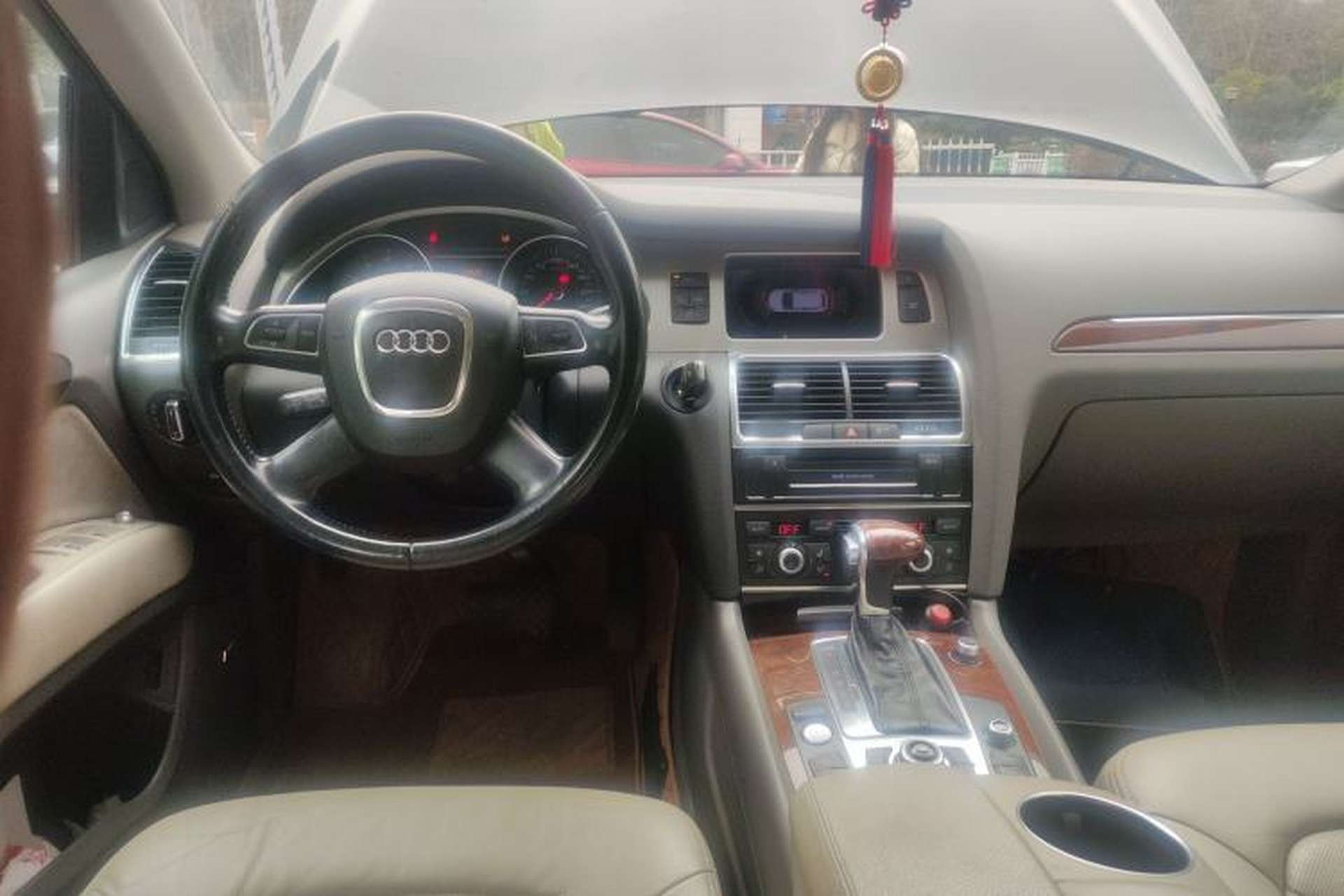 Used Audi Q7 2013 35 TFSI Comfort Model Center Console