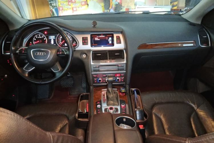 Used Audi Q7 2013 35 TFSI Ambition Edition Center Console