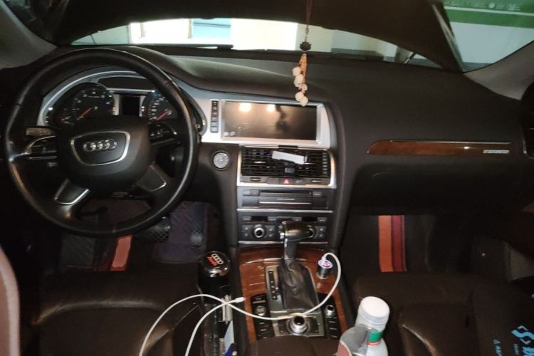 Used Audi Q7 2013 35 TFSI Comfort Model Center Console