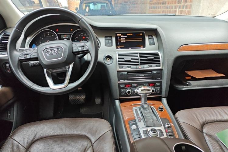 Used Audi Q7 2013 35 TFSI Technology Edition Center Console