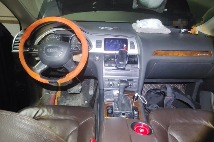 Used Audi Q7 2013 35 TFSI Ambition Edition Center Console
