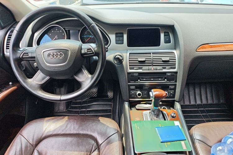 Used Audi Q7 2013 35 TFSI Technology Edition Center Console