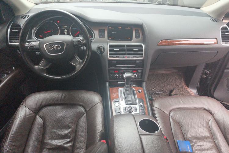 Used Audi Q7 2013 35 TFSI Ambition Edition Center Console