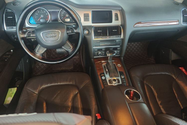 Used Audi Q7 2013 40 TFSI Technology Edition Center Console