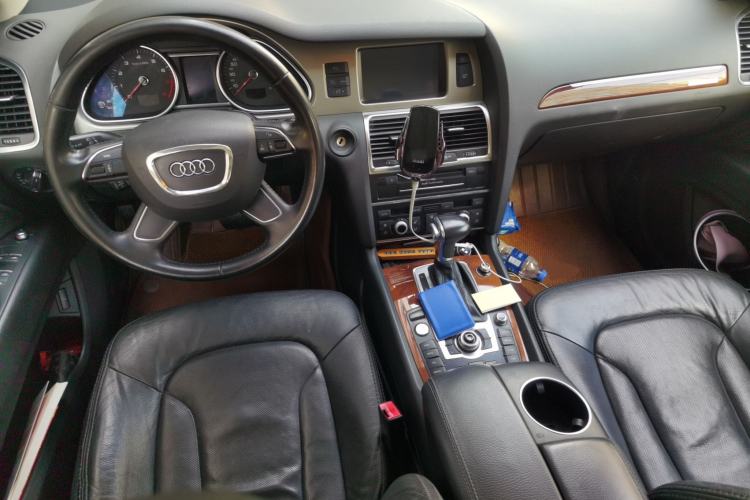 Used Audi Q7 2013 35 TFSI Ambition Edition Center Console