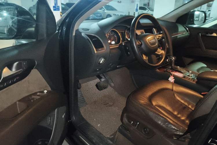 Used Audi Q7 2013 35 TFSI Technology Edition Driver Seat