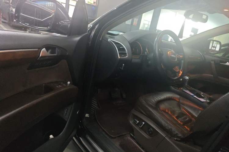 Used Audi Q7 2013 35 TFSI Technology Edition Driver Seat
