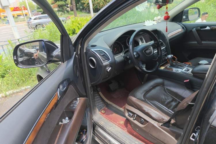 Used Audi Q7 2013 35 TFSI Ambition Edition Driver Seat