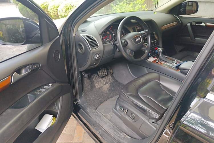 Used Audi Q7 2013 35 TFSI Ambition Edition Driver Seat
