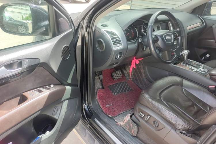 Used Audi Q7 2013 35 TFSI Ambition Edition Driver Seat