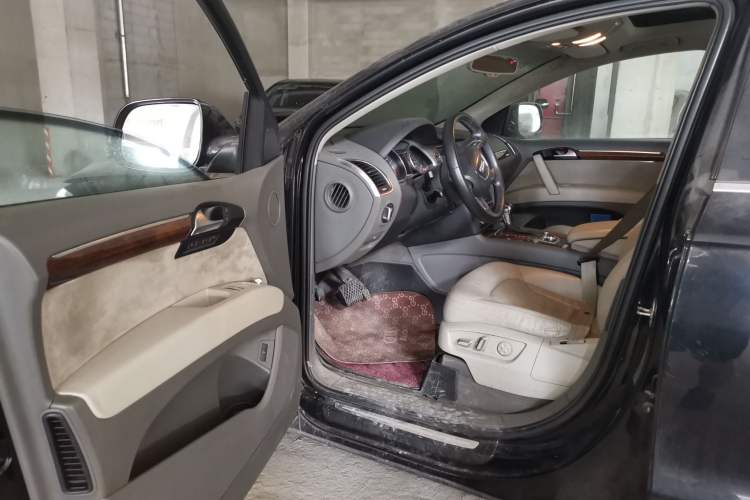 Used Audi Q7 2013 35 TFSI Ambition Edition Driver Seat