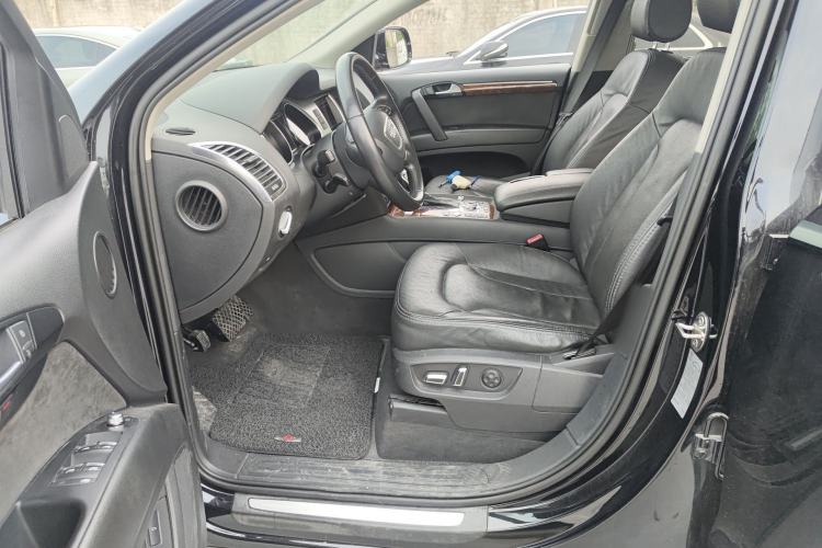 Used Audi Q7 2013 35 TFSI Ambition Edition Driver Seat