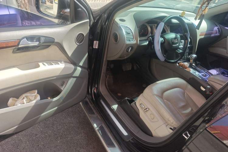 Used Audi Q7 2013 35 TFSI Ambition Edition Driver Seat