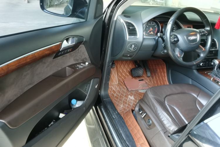 Used Audi Q7 2013 35 TFSI Comfort Model Driver Seat