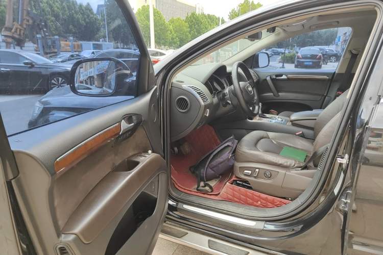 Used Audi Q7 2013 35 TFSI Ambition Edition Driver Seat
