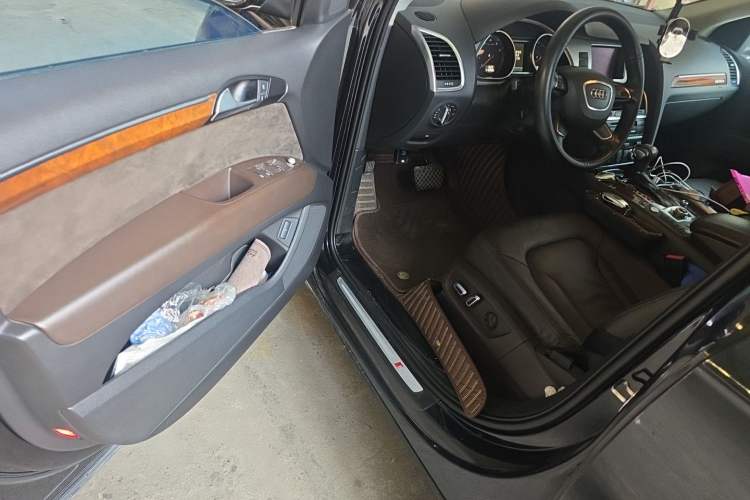 Used Audi Q7  Driver Seat