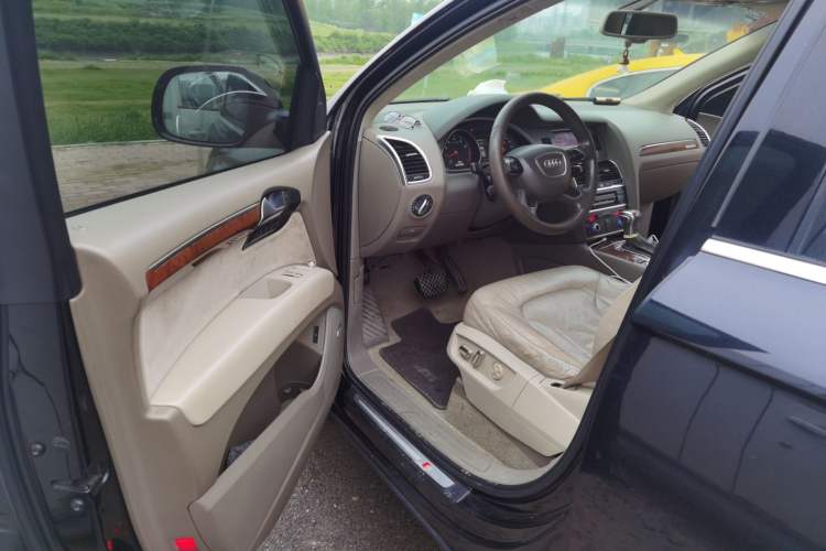 Used Audi Q7 2013 35 TFSI Ambition Edition Driver Seat