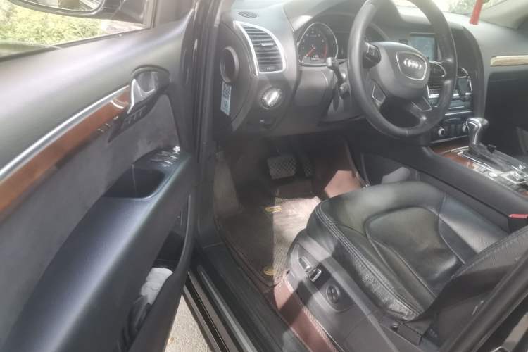 Used Audi Q7 2013 35 TFSI Ambition Edition Driver Seat