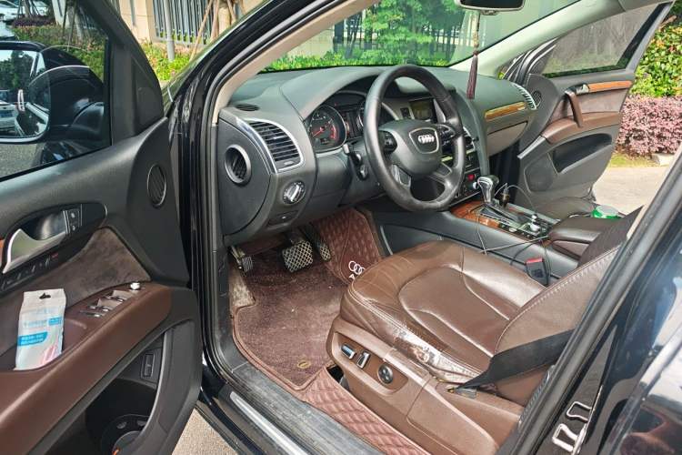 Used Audi Q7 2013 35 TFSI Ambition Edition Driver Seat