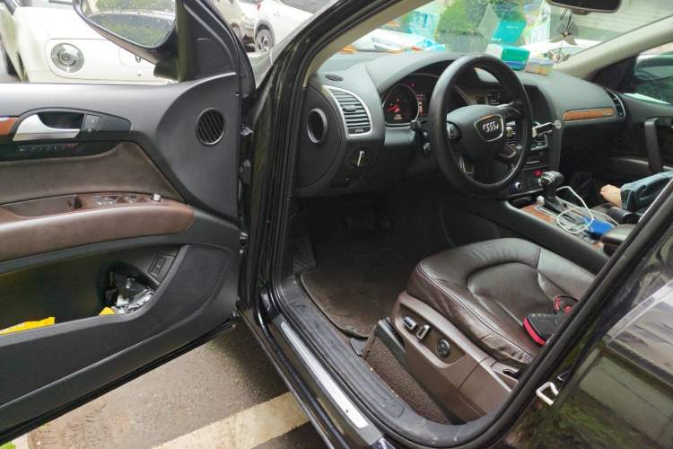 Used Audi Q7 2013 35 TFSI Ambition Edition Driver Seat