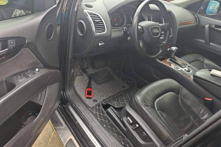Used Audi Q7 2013 35 TFSI Ambition Edition Driver Seat