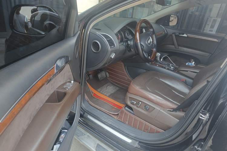 Used Audi Q7 2013 35 TFSI Ambition Edition Driver Seat