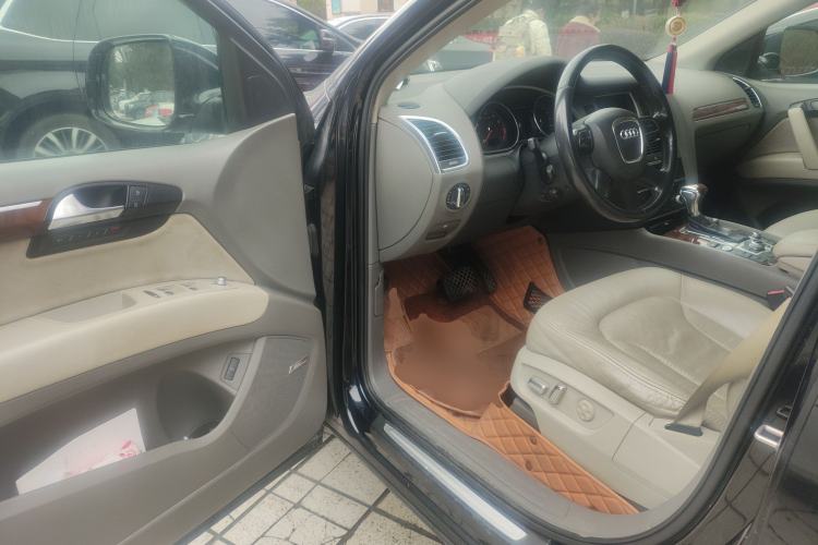 Used Audi Q7 2013 35 TFSI Comfort Model Driver Seat
