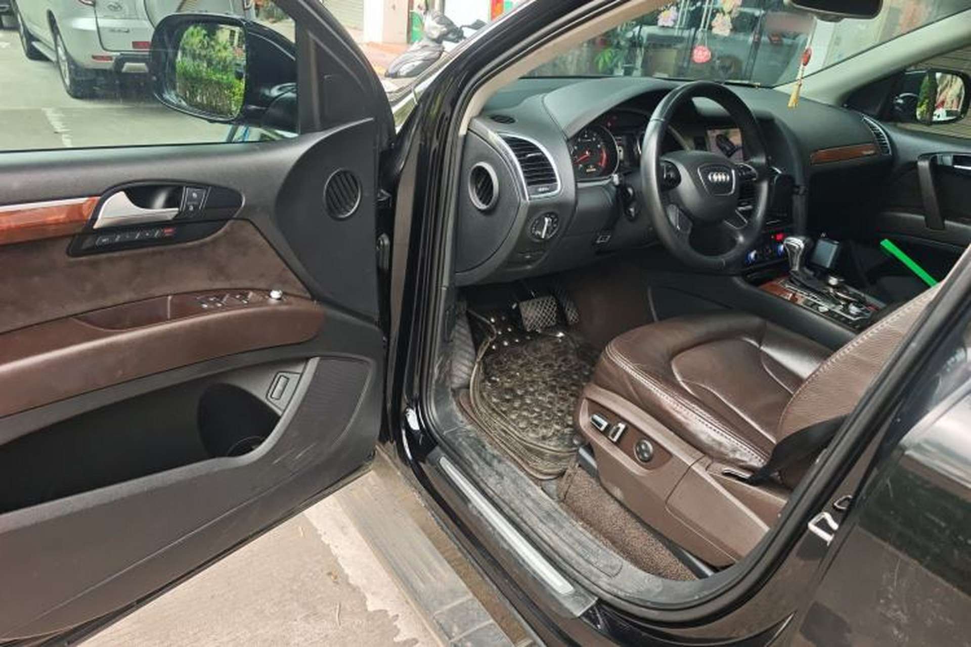Used Audi Q7 2013 35 TFSI Ambition Edition Driver Seat