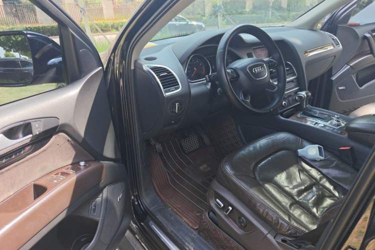 Used Audi Q7 2013 35 TFSI Technology Edition Driver Seat