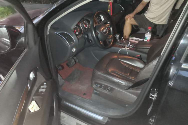 Used Audi Q7 2013 35 TFSI Ambition Edition Driver Seat