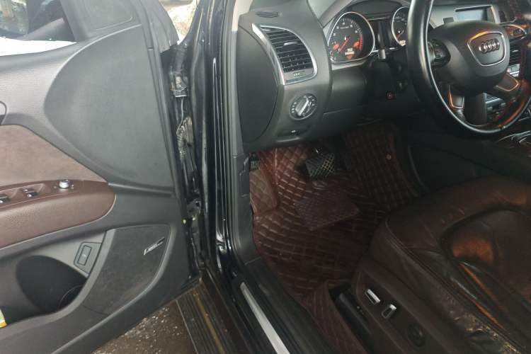 Used Audi Q7 2013 40 TFSI Technology Edition Driver Seat