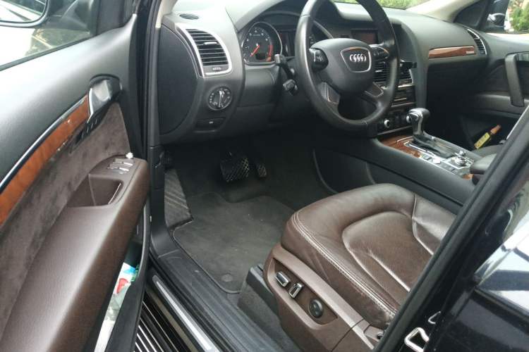 Used Audi Q7 2013 35 TFSI Technology Edition Driver Seat