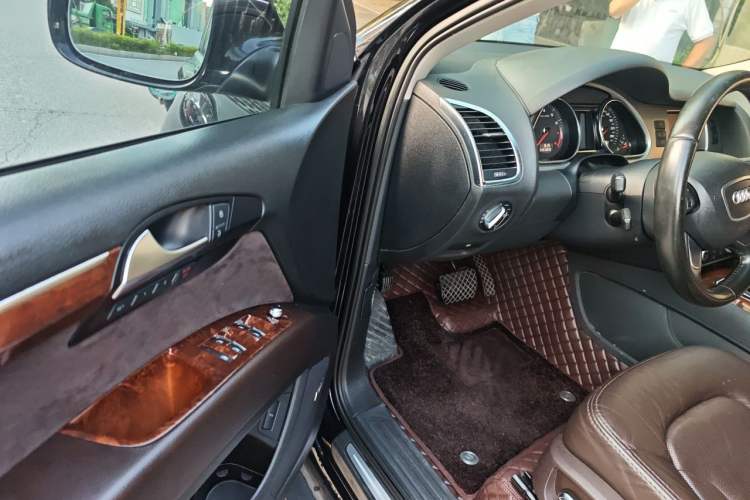 Used Audi Q7 2013 35 TFSI Exclusive Edition Driver Seat