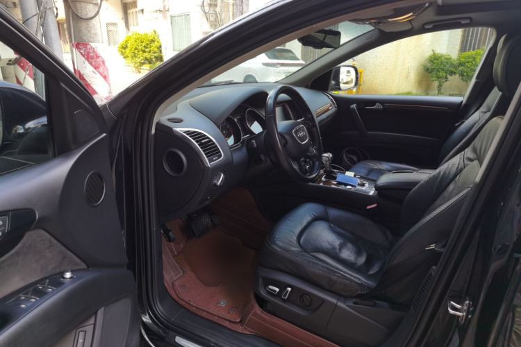 Used Audi Q7 2013 35 TFSI Ambition Edition Driver Seat