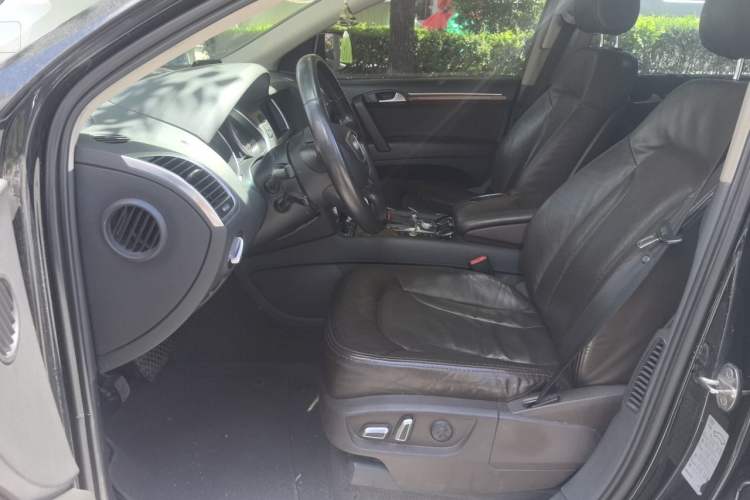 Used Audi Q7 2013 35 TFSI Ambition Edition Driver Seat