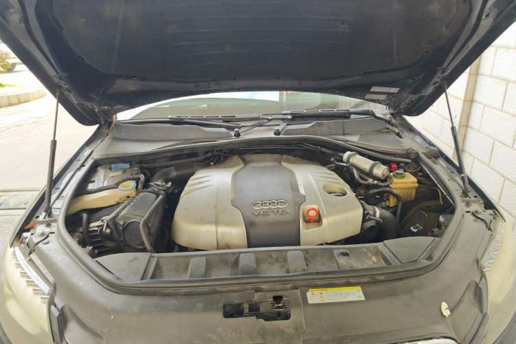 Used Audi Q7 2013 35 TDI Exclusive Edition Engine Bay