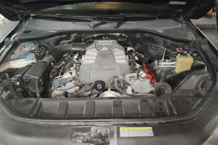 Used Audi Q7 2013 35 TFSI Technology Edition Engine Bay