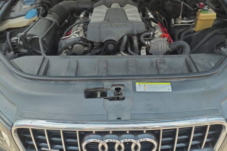 Used Audi Q7 2013 35 TFSI Technology Edition Engine Bay