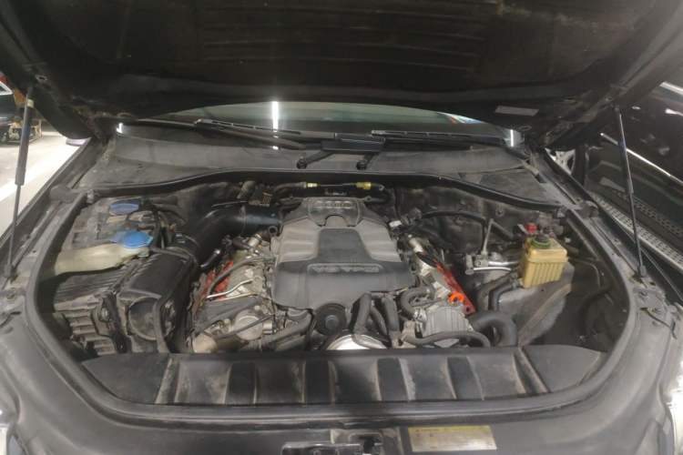Used Audi Q7 2013 35 TFSI Technology Edition Engine Bay