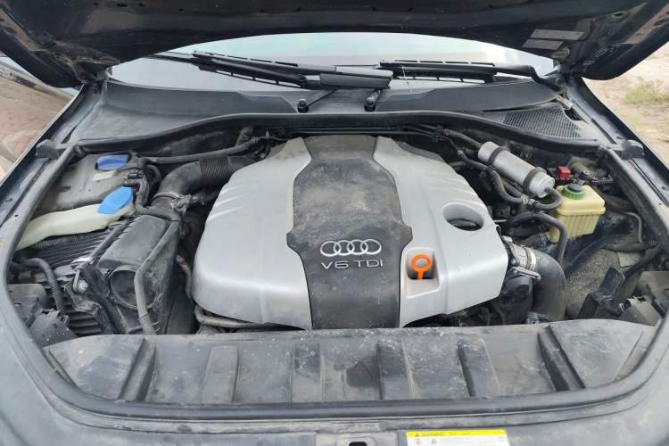 Used Audi Q7 2013 35 TDI Exclusive Edition Engine Bay