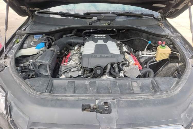 Used Audi Q7 2013 35 TFSI Ambition Edition Engine Bay