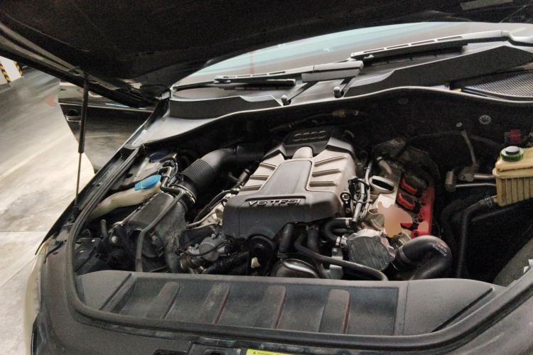 Used Audi Q7 2013 35 TFSI Technology Edition Engine Bay