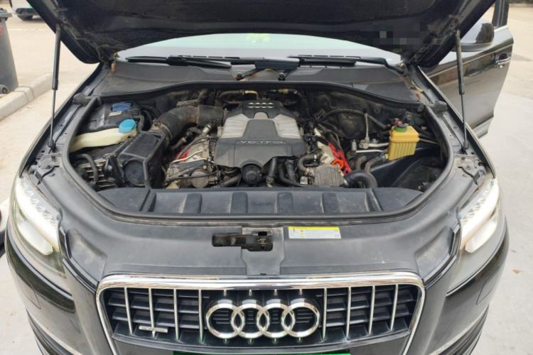Used Audi Q7 2013 35 TFSI Comfort Model Engine Bay