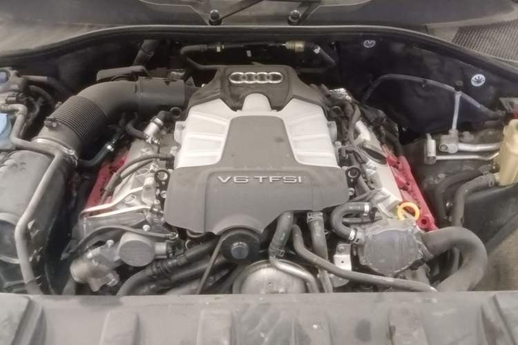 Used Audi Q7 2013 35 TFSI Technology Edition Engine Bay