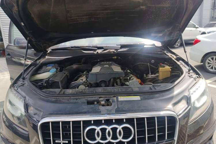 Used Audi Q7 2013 35 TFSI Technology Edition Engine Bay