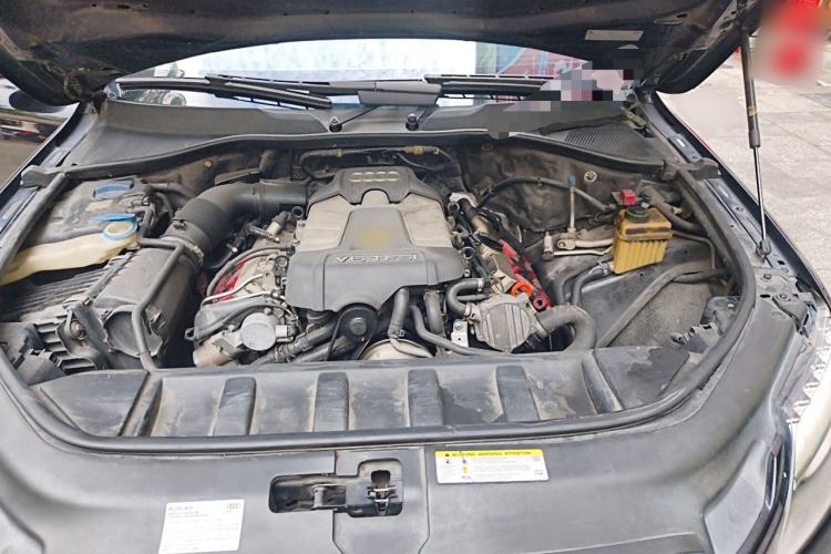 Used Audi Q7  Engine Bay