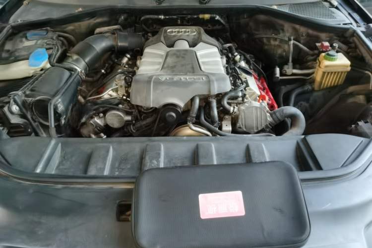 Used Audi Q7 2013 35 TFSI Comfort Model Engine Bay