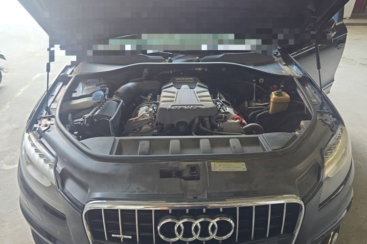 Used Audi Q7  Engine Bay